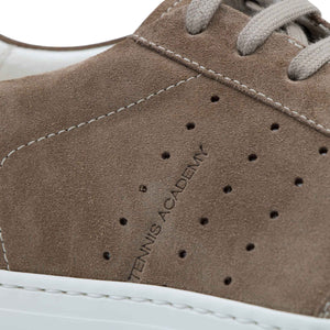 Sneaker Il Gergo artigianale da uomo in leggera pelle scamosciata, modello SHAPO, 100% Made In Italy.