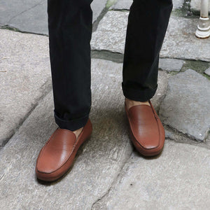 Mocassino estivo da uomo Il Gergo in morbida pelle martellata ambra e fondo gomma. Modello Carlos.