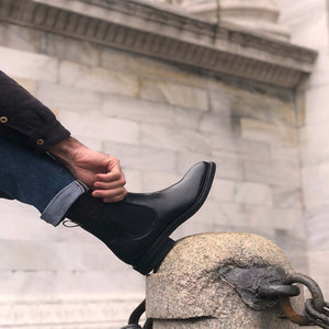 Stivaletto da uomo realizzato in pelle di vitello, tessuto elasticizzato alla caviglia e fondo in gomma antiscivolo. Dealer, collezione Il Gergo.
