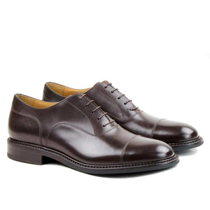Scarpa oxford da uomo Il Gergo, realizzata in morbida pelle marrone e costruzione Goodyear. Articolo Leader.