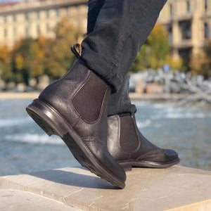 Chelsea Boot da uomo Kent, realizzato in pelle di vitello martellata marrone e costruzione Goodyear welted. Collezione Il Gergo.