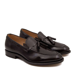 Mocassino artigianale Paulo in morbida pelle di vitello lucida rossa, con nappine e fondo cuoio. Collezione Il Gergo uomo.