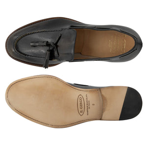 Mocassino artigianale Paulo in morbida pelle di vitello lucida verde, con nappine e fondo cuoio. Collezione Il Gergo uomo.