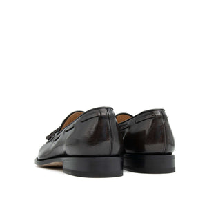 Mocassino artigianale Paulo in morbida pelle di vitello lucida grigia, con nappine e fondo cuoio. Collezione Il Gergo uomo.
