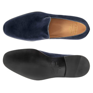 Slipper da uomo realizzato in morbido velluto di colore blu e suola in cuoio per un massimo comfort, perfetto per qualsiasi tipo di occasione formale.