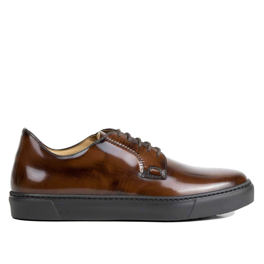 Strutton Sneaker da uomo Strutton in pelle lucida marrone | Il Gergo