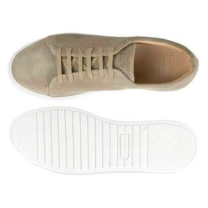 Sneaker da uomo Il Gergo realizzata in morbida pelle scamosciata. Suola in gomma leggerissima e lavorazione artigianale AGO. Articolo Bruno.
